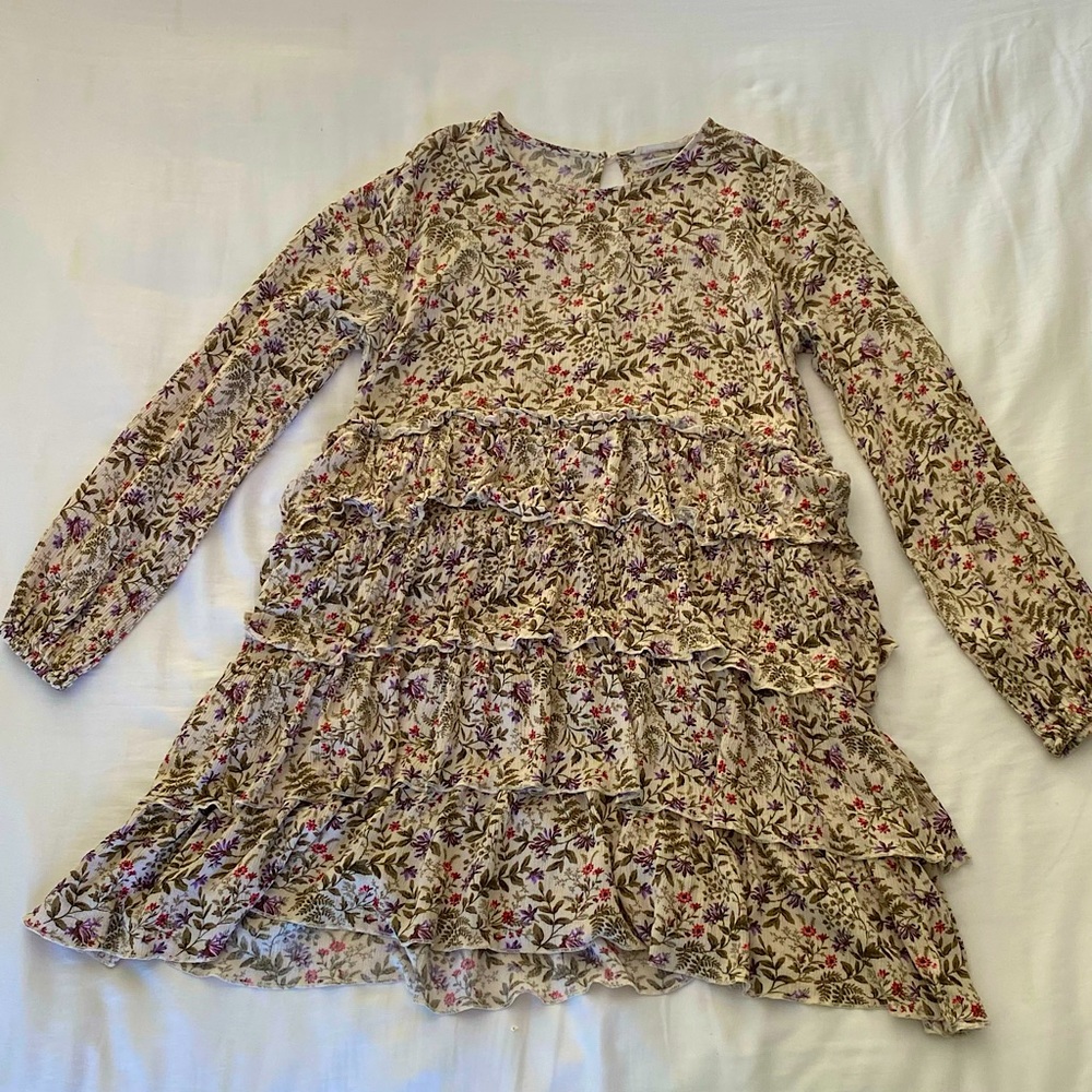 Urban outfitters, long sleeve, mini floral dress $40 100% rayon. Barely worn.